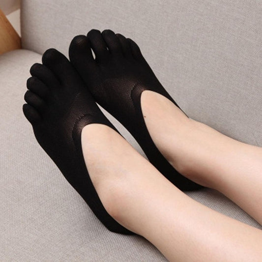 Black five-finger yoga boat socks with breathable knit and non-slip silicone soles