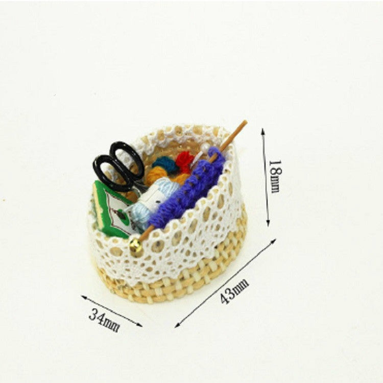 Mini dollhouse knitting tool basket, 43mm x 34mm x 18mm, with scissors and yarn