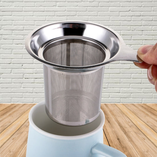Stainless steel flat-bottom tea strainer with handle and fine mesh basket