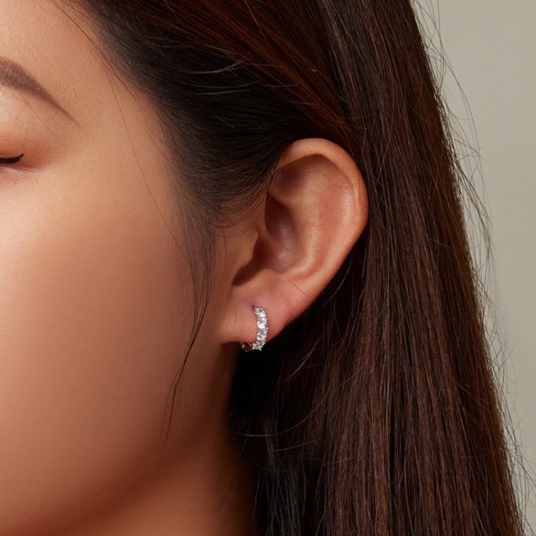 Wearing silver zirconia budding flower hoop earrings on the earlobe