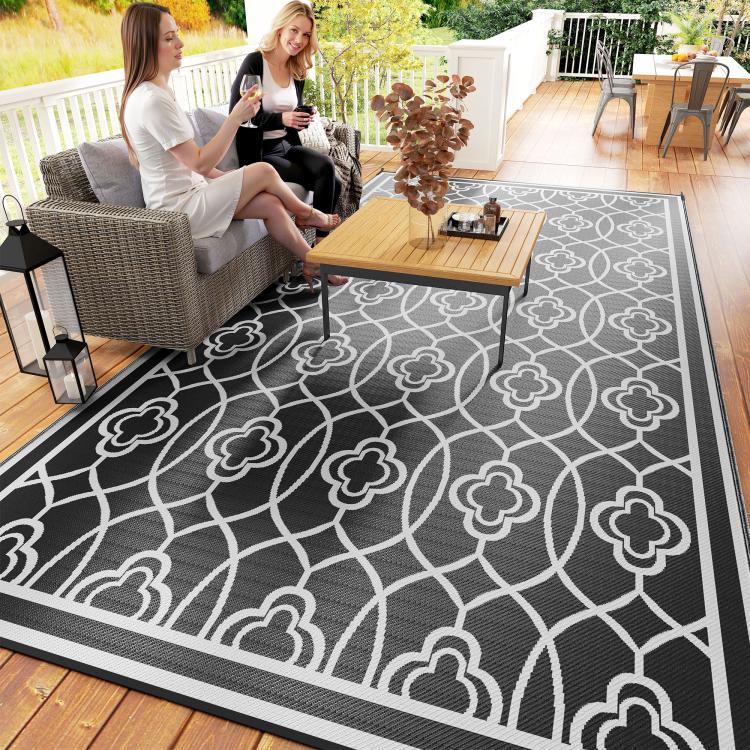 Outdoor rug, black and white trellis clover pattern, reversible waterproof plastic straw