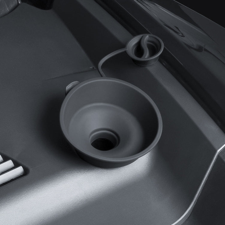Car hood wiper water funnel on car hood, gray cup with spout opening