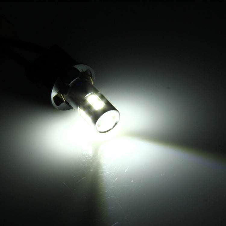 White-lit T10 LED car clearance bulb emitting a bright beam