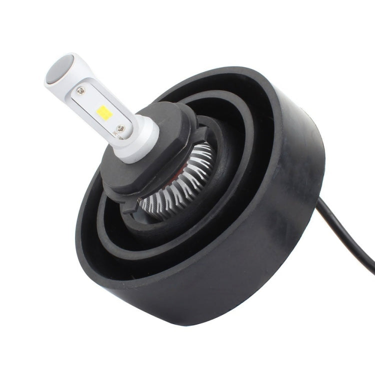 Universal headlight dust cover fitted on a headlamp bulb, black silicone ring