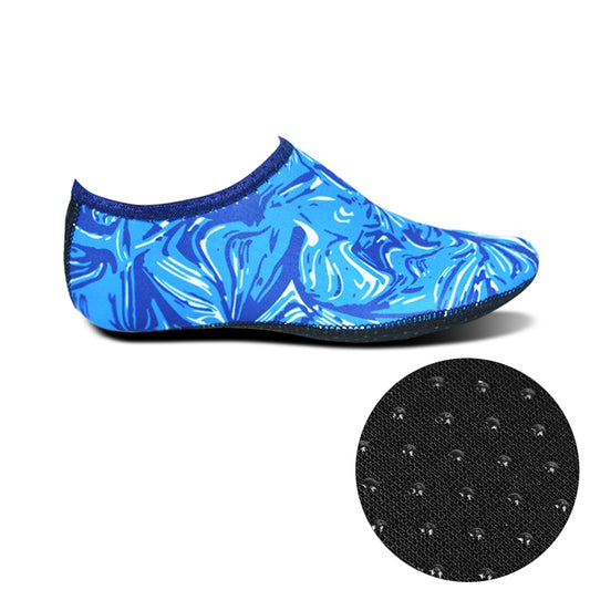 Non-slip blue printed water diving shoes with thick textured sole for slip-on wear