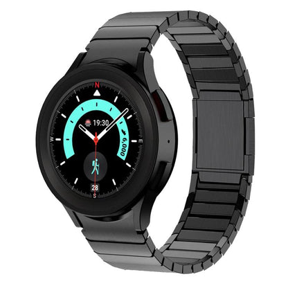 Black stainless steel watch band with magnetic buckle, shown on a smartwatch