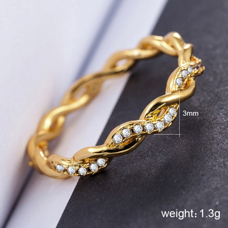 Gold twisted band ring with oval and round rhinestones, chain-link style