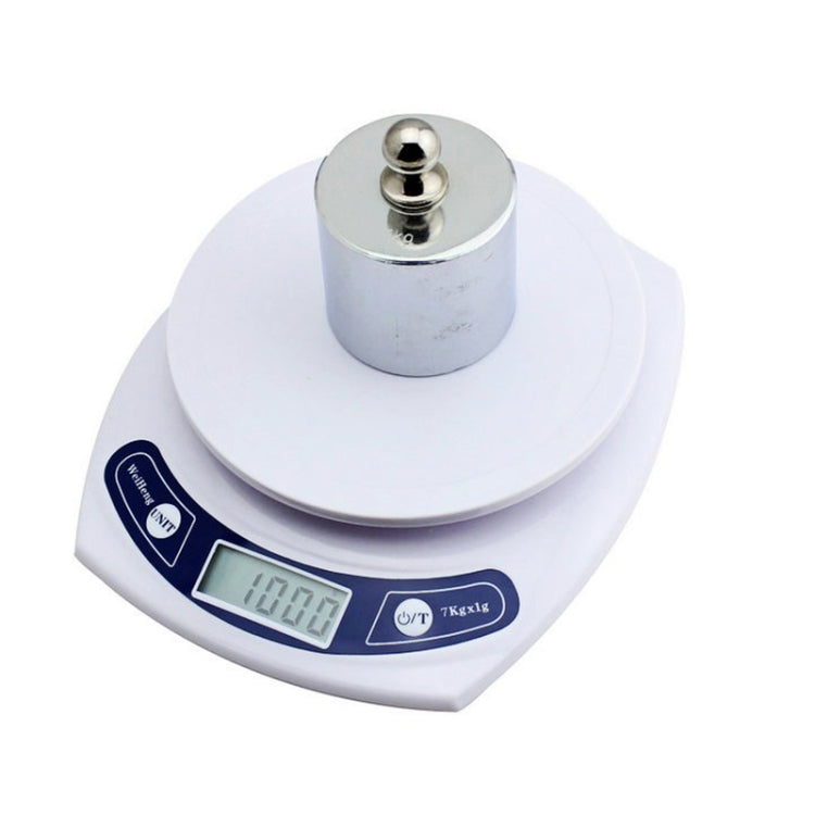 Electronic kitchen scale with chrome weight on round platform and LCD display