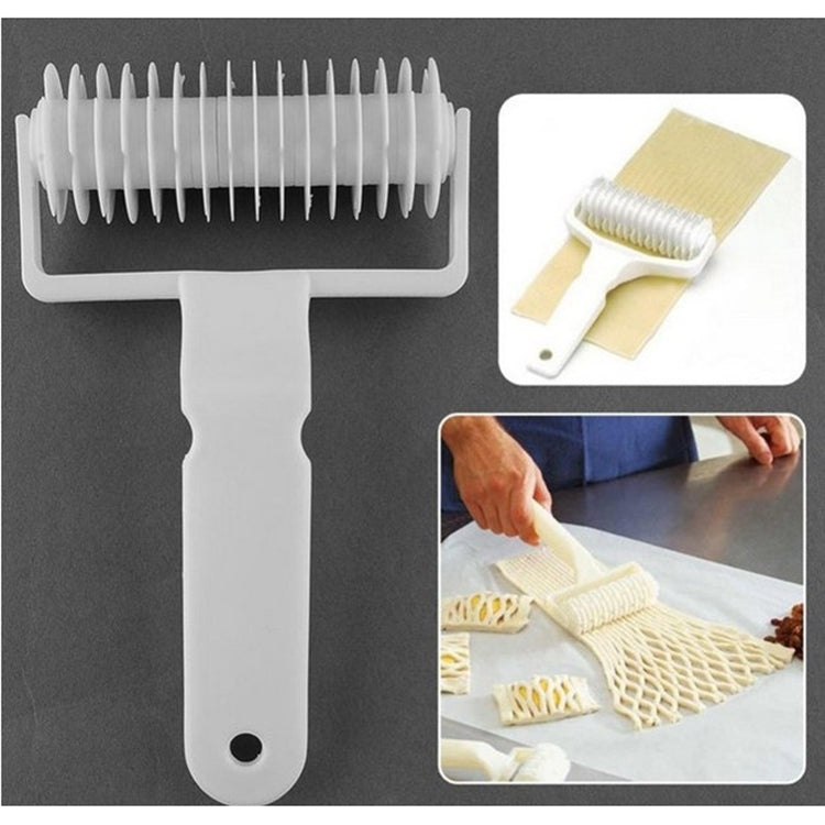 White plastic noodle netting roller cutter with comb rows and rectangular head