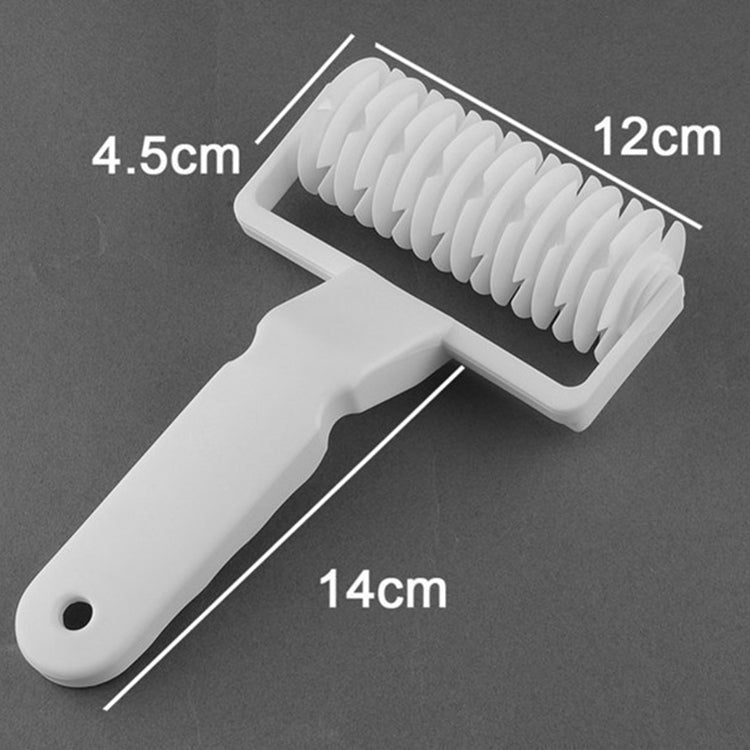 White plastic noodle cutter roller, 4.5cm head, 12cm roller, 14cm length