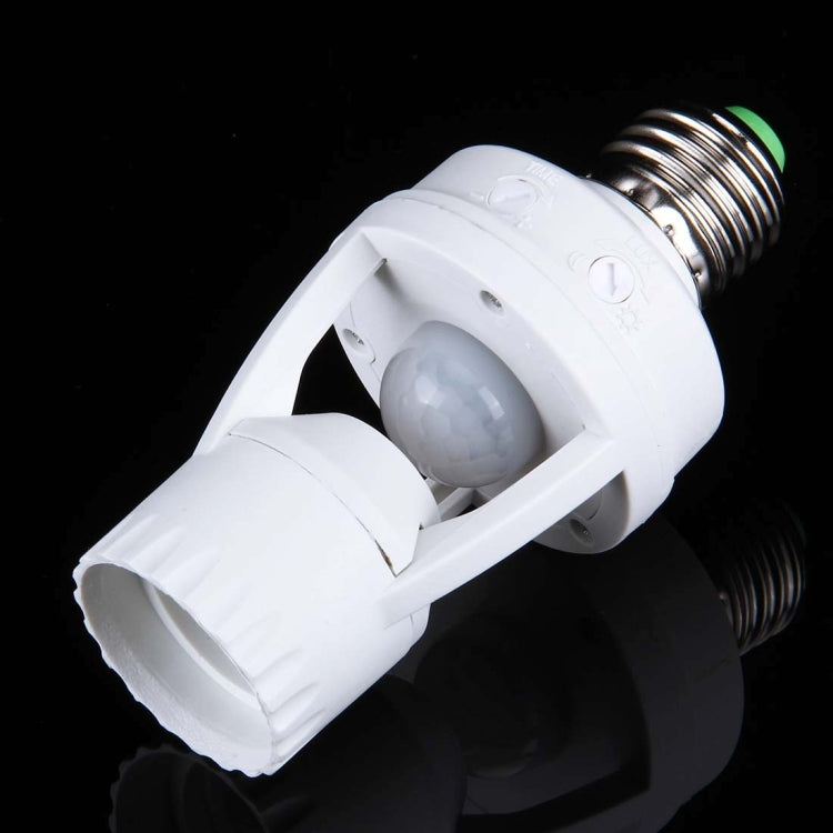 White PIR motion sensor lamp holder with E27 screw base and front sensor window