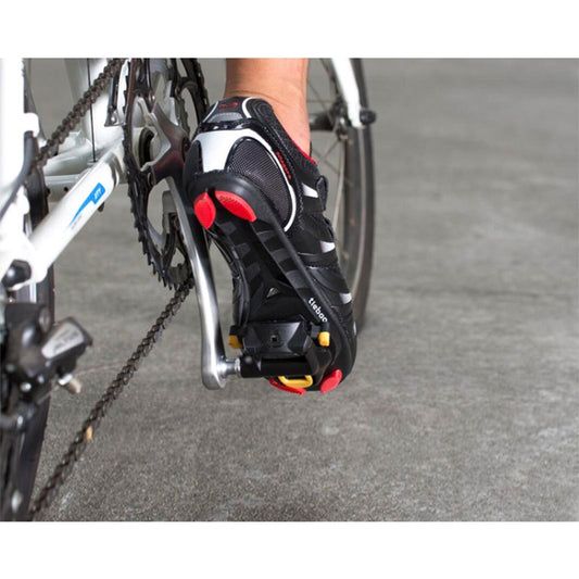 PROMEND self-locking road bike pedal with rider shoe, black and silver