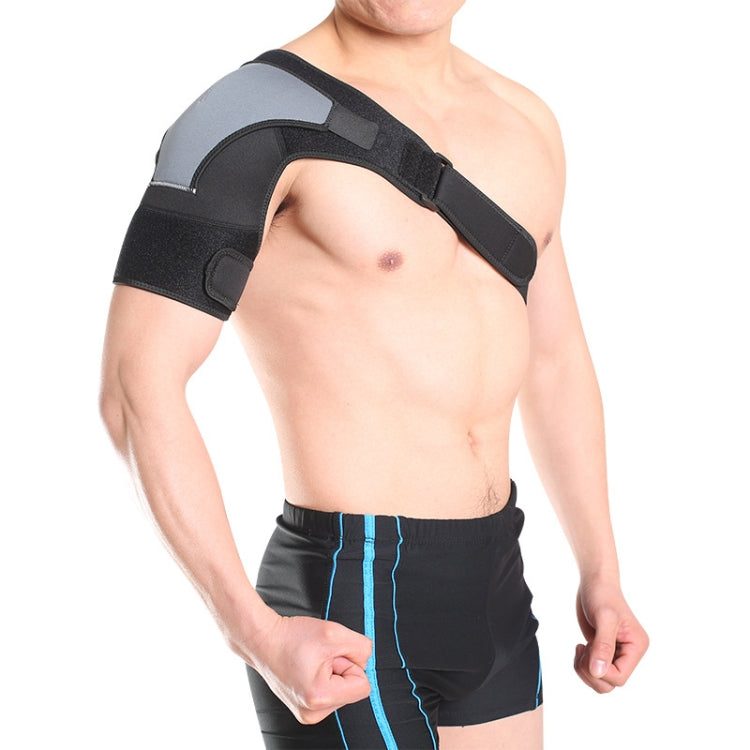 Shoulder brace for men with wide strap and side pad, black with gray panel