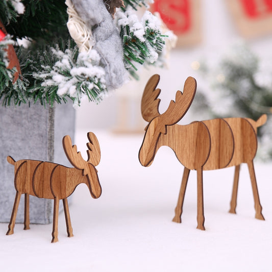 Set of two wooden elk desktop decorations in light and dark finishes, standing
