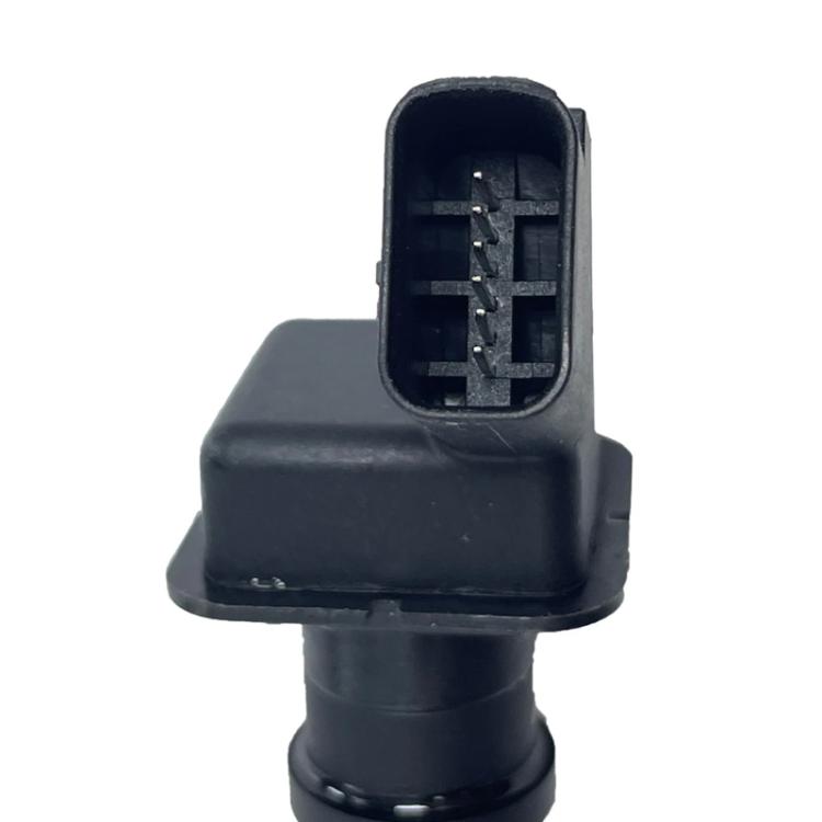 Reversing assist camera rear connector with exposed mounting clips