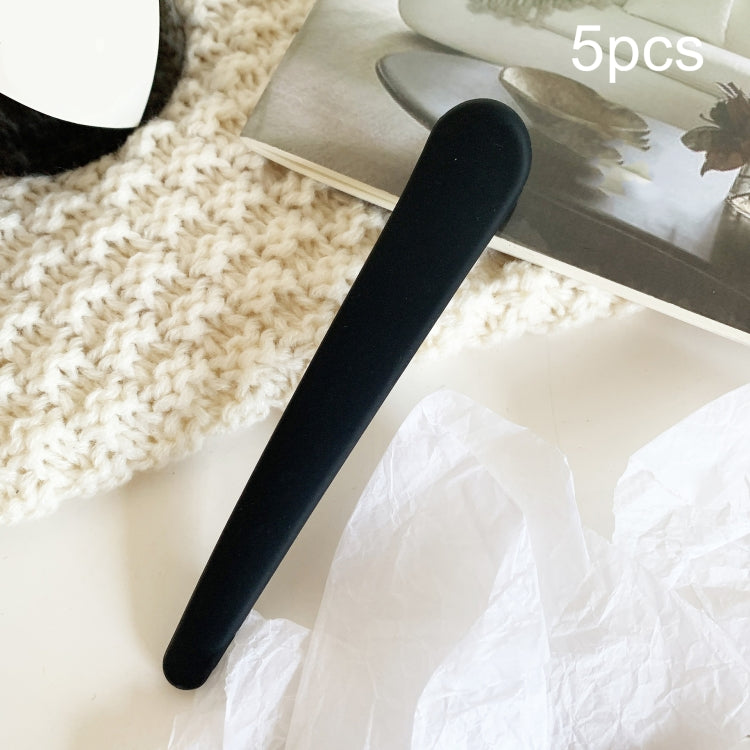 Black duckbill bangs clip for straight side hair, single piece.