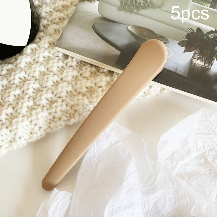 Skin pink/beige duckbill bangs clip for straight side hair, single piece.