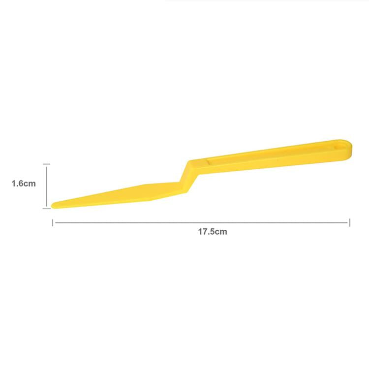 Yellow plastic film scraper tool, 17.5 cm long, pointed narrow edge