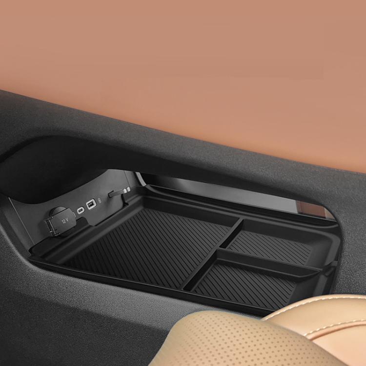 Black center console lower storage box installed with four-section tray surface.