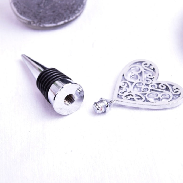 Metal wine stopper with silver heart-shaped charm