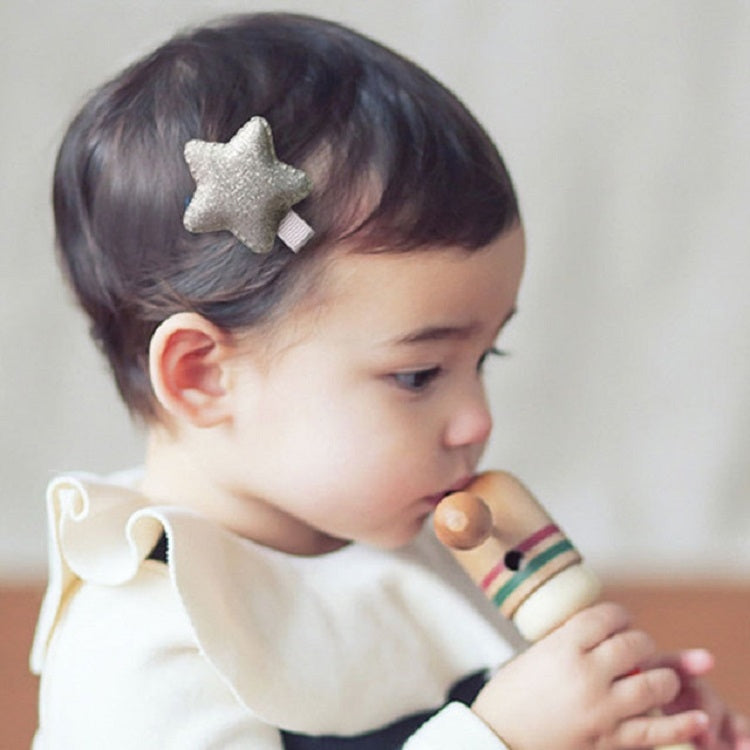 Kids star hair clip in silver on dark hair