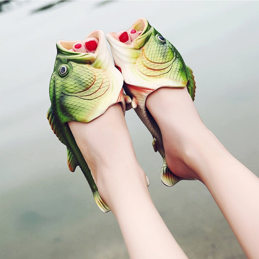Children's fish-mouthed EVA sandals, green scales, open toe and slip-on fit.